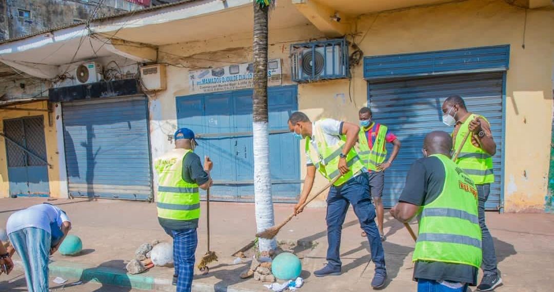 Assainissement à Kaloum : le ministre Aboubacar Camara hausse le ton contre l’insalubrité