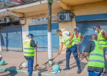 Assainissement à Kaloum : le ministre Aboubacar Camara hausse le ton contre l’insalubrité