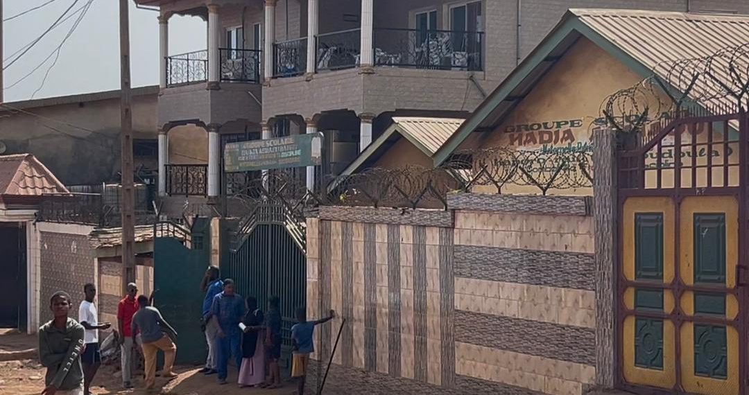 Troubles scolaires à Conakry : des élèves du public envahissent et perturbent le privé