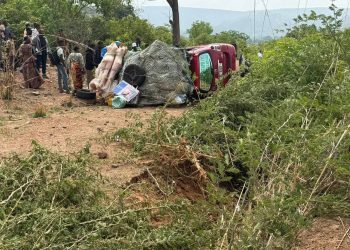 Accident de circulation à l’entrée de Dabola : un véhicule finit sa course hors de la chaussée, plusieurs blessés légers signalés