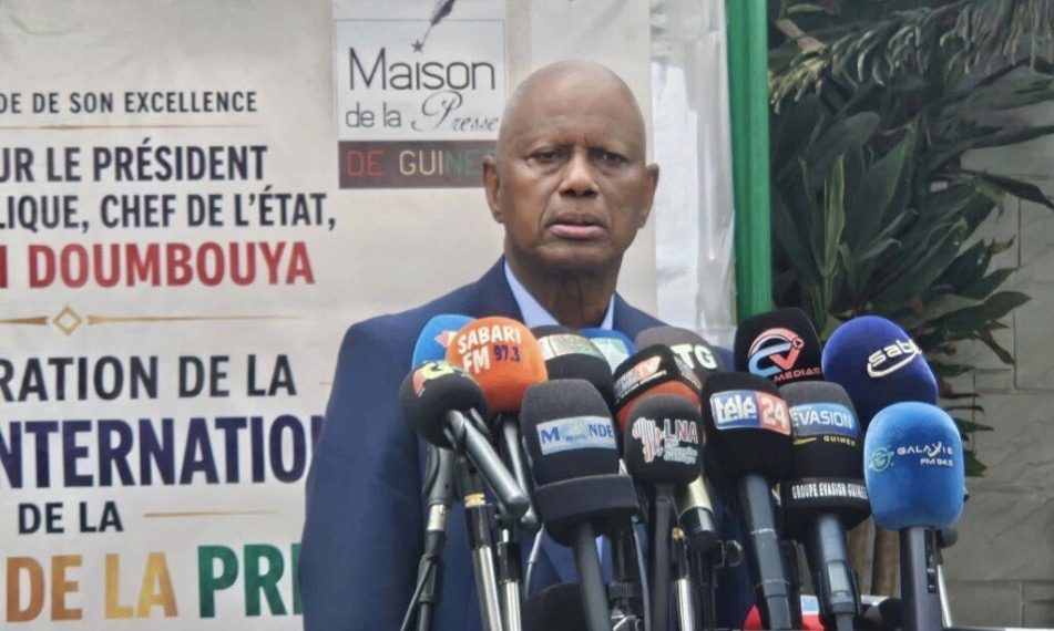 Guinée : la HAC lève les suspensions de trois journalistes et met en garde contre toute récidive
