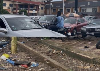 Ratoma sous les eaux : les caniveaux abandonnés devant la mairie et le CMC relancent le débat sur la responsabilité communale