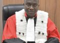 Justice : le parquet général ordonne l’interdiction de sortie du territoire à Me Algasimou Diallo