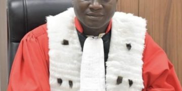 Justice : le parquet général ordonne l’interdiction de sortie du territoire à Me Algasimou Diallo