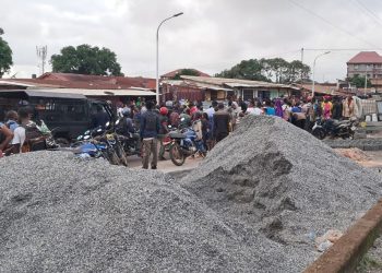 Accident mortel à Enco5 : deux jeunes à moto perdent la vie après une collision avec un pickup de la CMIS