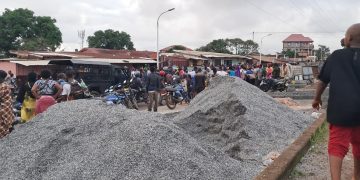 Accident mortel à Enco5 : deux jeunes à moto perdent la vie après une collision avec un pickup de la CMIS