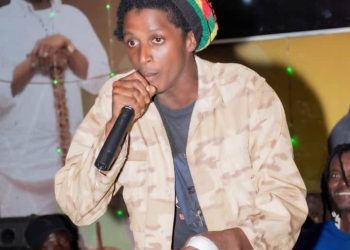 Satina Zion : de la sociologie au reggae, l’itinéraire d’un jeune Guinéen qui conjugue savoir, entrepreneuriat et musique