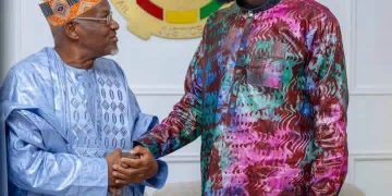 Guinée : Mamadi Doumbouya échange avec Elhadj Alsény Barry sur la consolidation de la paix sociale